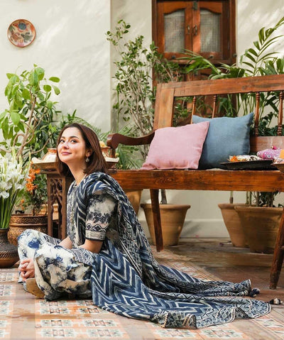 Sapphire 3Pc Lawn Embroidered Suit With Printed Dupatta-D-738